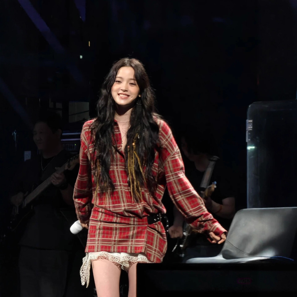 IVGA Ouyang Nana Same Style New vintage style red plaid long-sleeve shirt dress with buckle waist ci