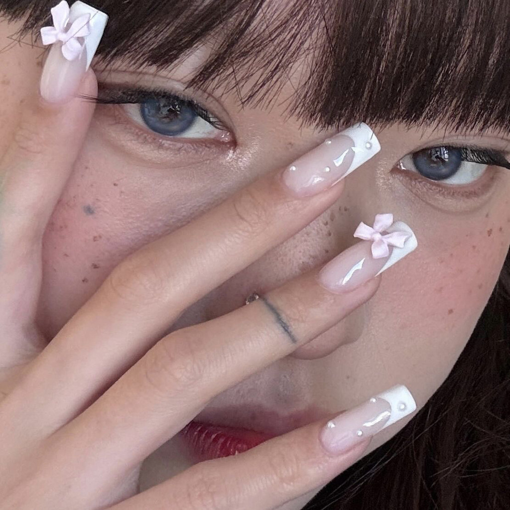 เล็บปลอมสำเร็จรูปเจล เล็บเจลสำเร็จรูป [Berlin Girl] Sweet Temperament Cool Style White French Bowkno