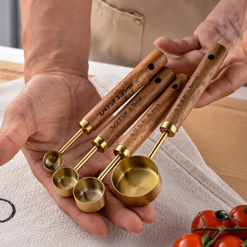 ชุดถ้วยตวงสแตนเลส 4 ชิ้น พร้อมด้ามไม้ ชุดช้อนตวง 4 ชิ้น สัญลักษณ์ความจุ เครื่องมือทำอาหารและอบ - รูปที่ 5
