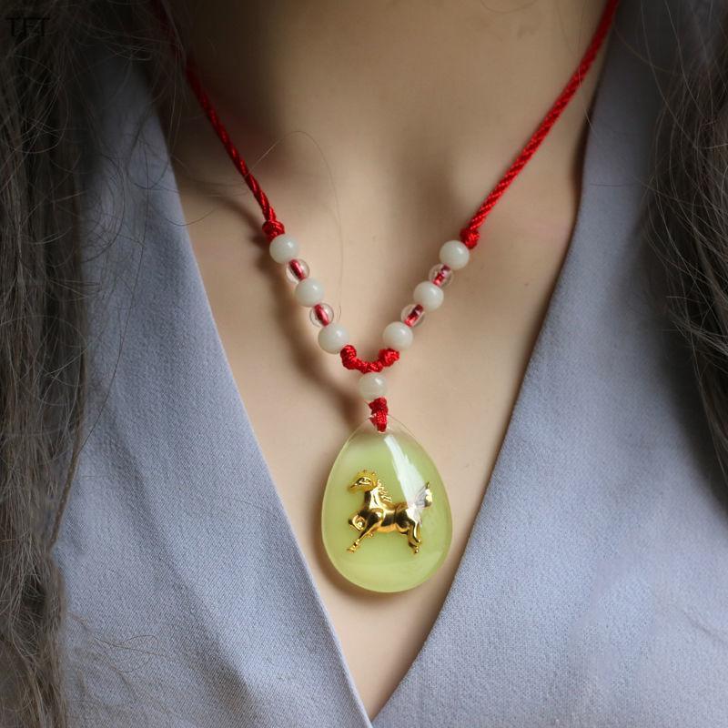 (FTT) สร้อยคอจี้ Rop สีแดงราศีจีนลูกปัดเรืองแสงสำหรับผู้หญิงผู้ชายงูคริสตัลสัตว์โชคเกอร์เครื่องประดั