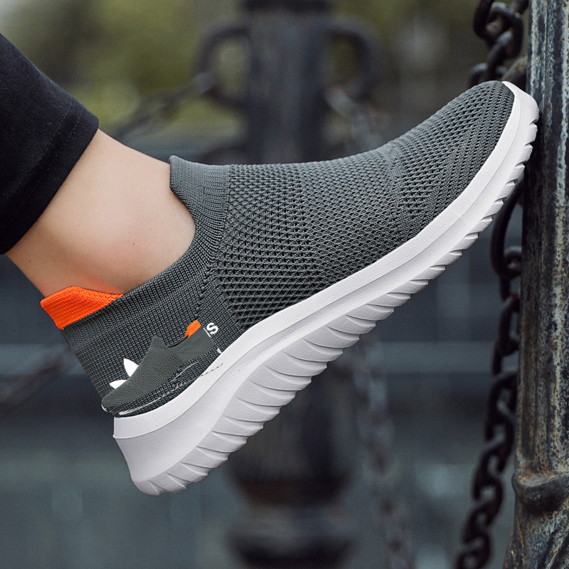 จัดส่งทันทีSize 35-45 High Top Kintted Breathable Running Shoes Plus Size Men and Women Sports Shoes