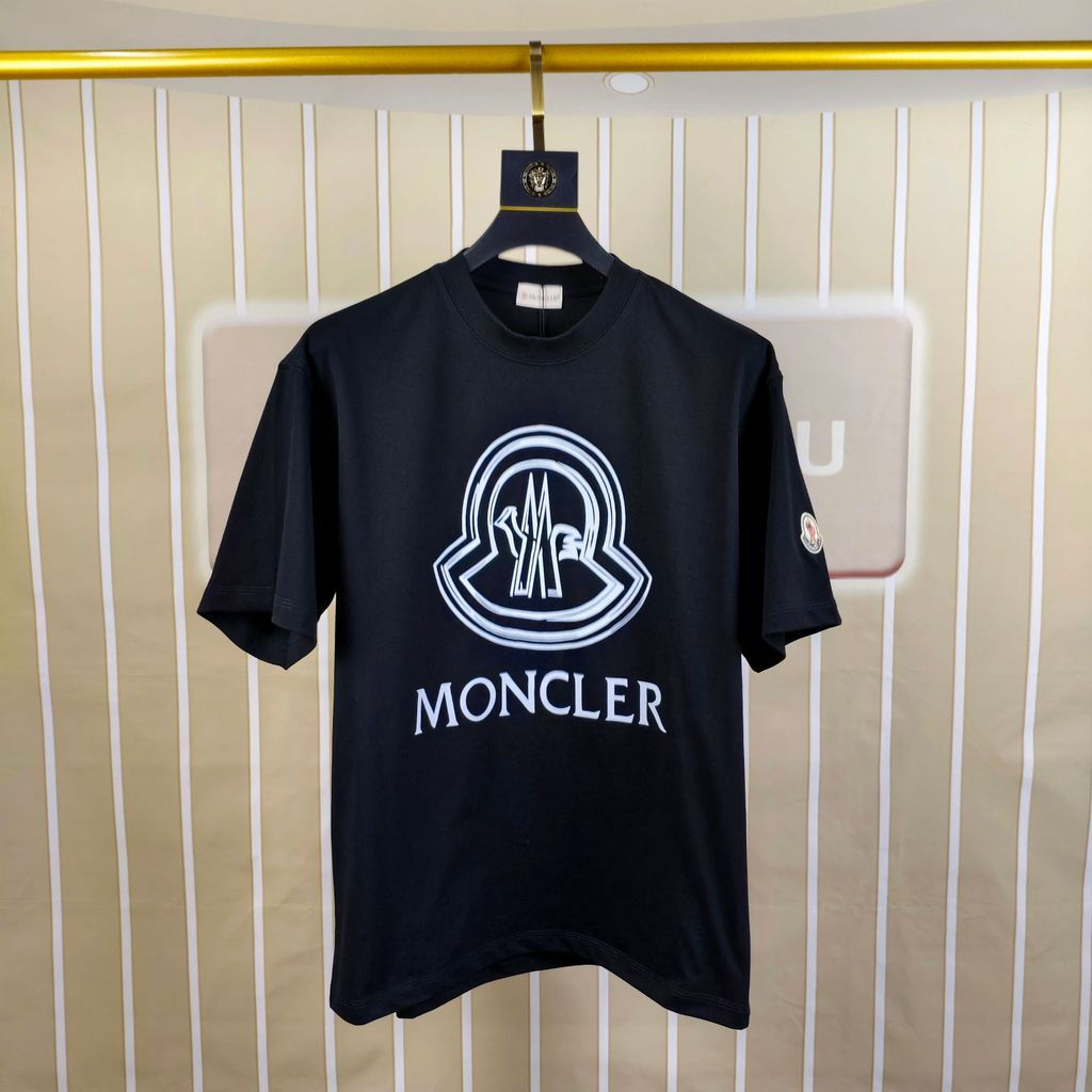 Moncler/Moncler 2026 ต้นฤดูใบไม้ผลิสไตล์ใหม่เสื้อยืดแขนสั้นผู้ชายสไตล์ผู้หญิงสไตล์คู่อารมณ์รอบคอSlim