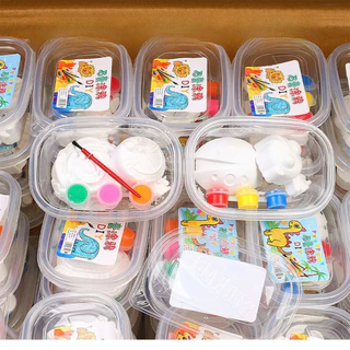 ตุ๊กตาระบายสีเด็ก ของ DIY ตุ๊กตาปูนปลาสเตอร์ 2ตัวสุ่ม พร้อมสีและพู่กัน ของแจกเด็กอนุบาลศิลปะ ของเล่นจิ๋ว ของขวัญเด็ก ชุด