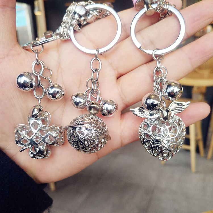 สินค้าใหม่พร้อมสต็อก Sansheng Sanshi Hua Qianbon Palace Bell Clover Palace Bell พวงกุญแจหญิงน่ารักสร