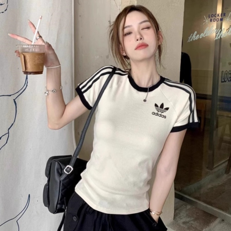 เสื้อยืดคอกลมสำหรับผู้หญิง ทรง.slim.fit แบบเซ็กซี่ พร้อมบริการปักโลโก้