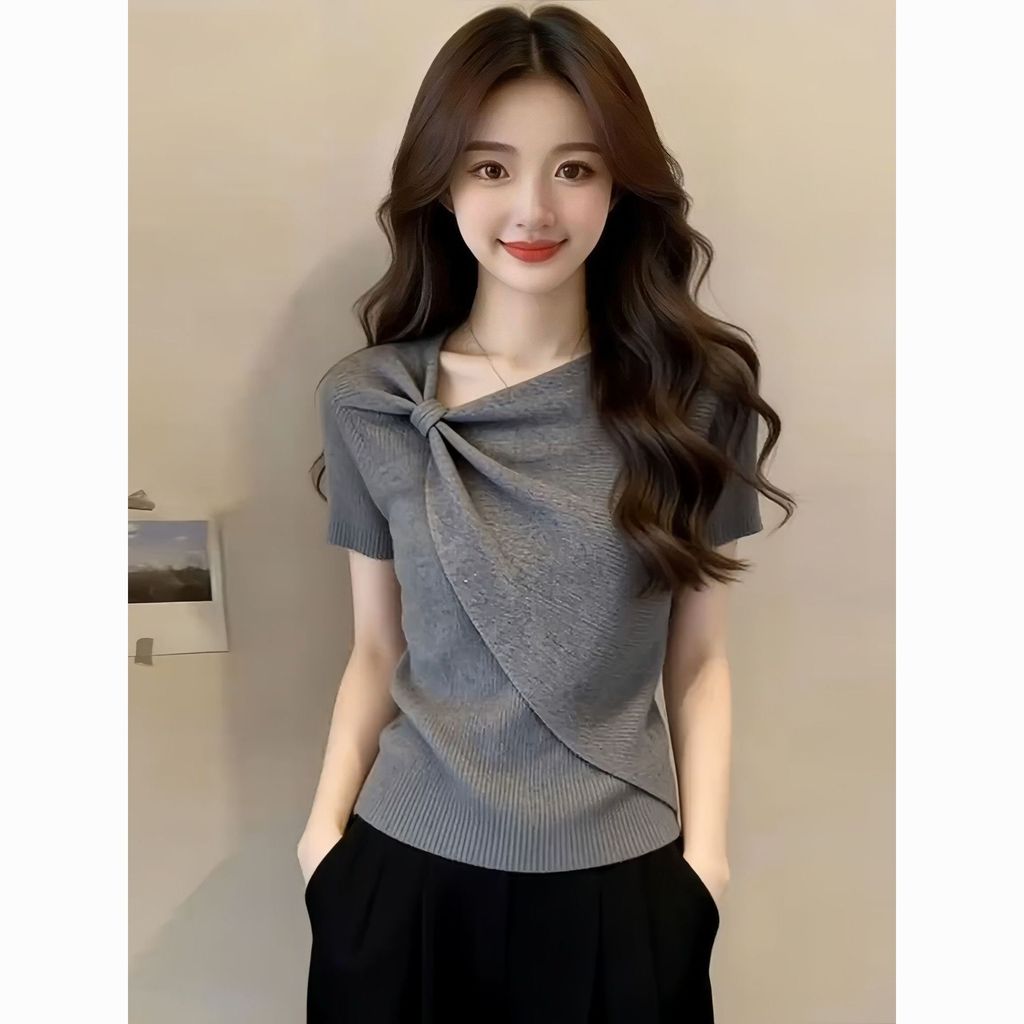 เสื้อยืดแขนสั้นผู้หญิง ฤดูร้อนสไตล์ใหม่ พร้อมลายพิมพ์ไหล่ผูกปม ดีไซน์สวยงามและทันสมัย