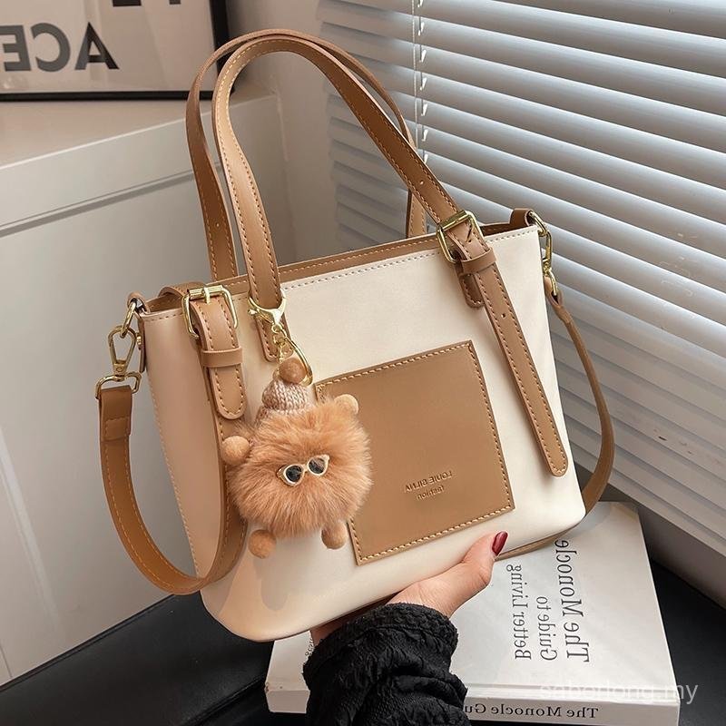 ยิงจริง❤ แฟชั่นใหม่ กระเป๋าถือขนาดใหญ่ สุภาพสตรี กับสายสะพายสบาย ปรับได้ สำหรับการเดินทางและทำงานประ