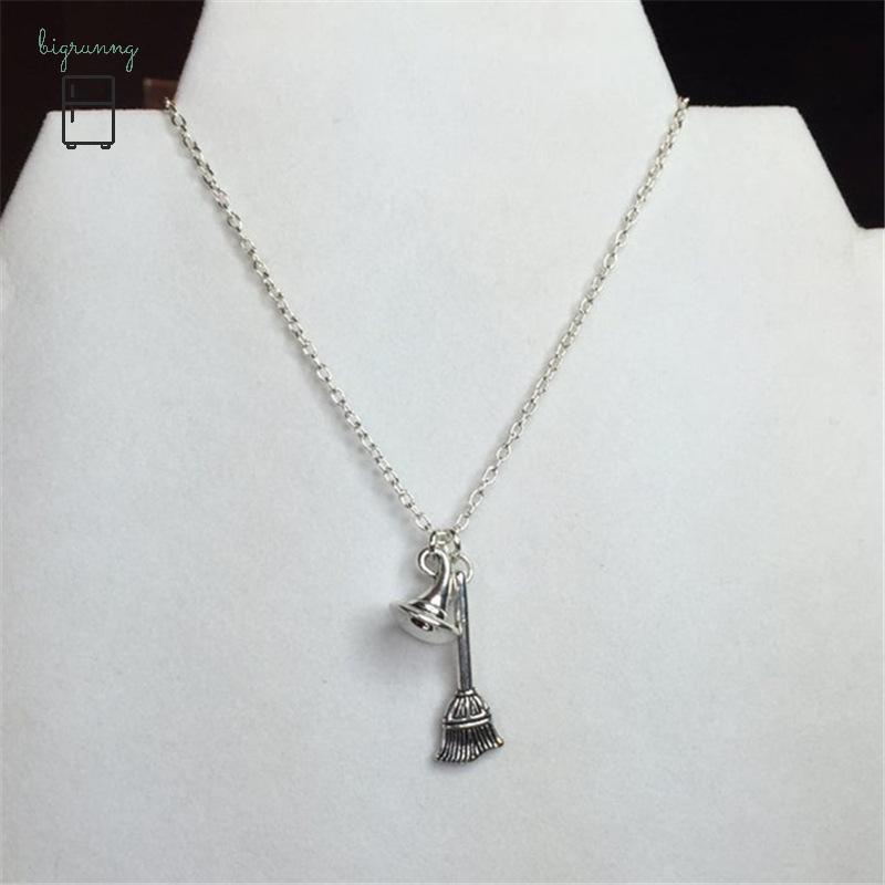 [BRN] Gothic ฮาโลวีนแม่มดหมวกไม้กวาดเรขาคณิตจี้สร้อยคอแฟชั่นอเนกประสงค์เสื้อกันหนาวผู้หญิงอุปกรณ์เสร