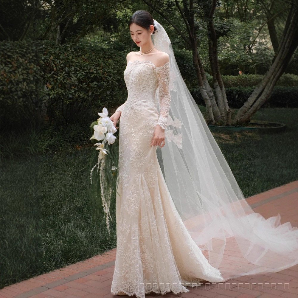 เจ้าสาวชุดแต่งงานแสงลูกไม้ระดับไฮเอนด์ฝรั่งเศสย้อนยุคแขนยาวที่สวยงามต้อนรับผ้าโปร่งออกจัดเลี้ยงหางปลาชุดราตรี