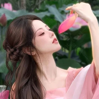 พู่ผมยาวหยิกสังเคราะห์สำหรับผู้หญิง มาพร้อมคลิปผม เพื่มลุคใหม่ให้คุณ
