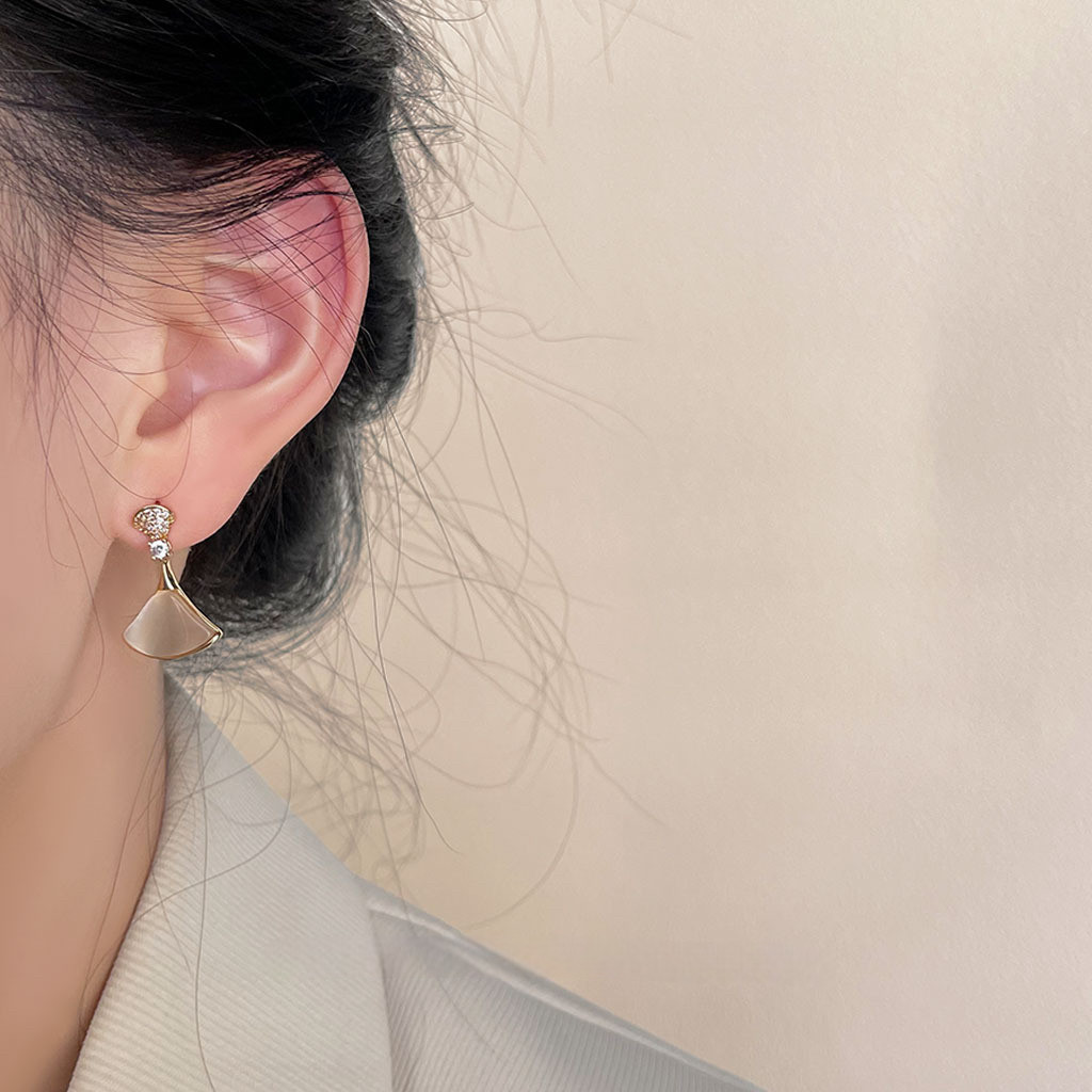 EMLYS.studio - ต่างหู GWYNN - ต่างหูหางนางเงือก 14k