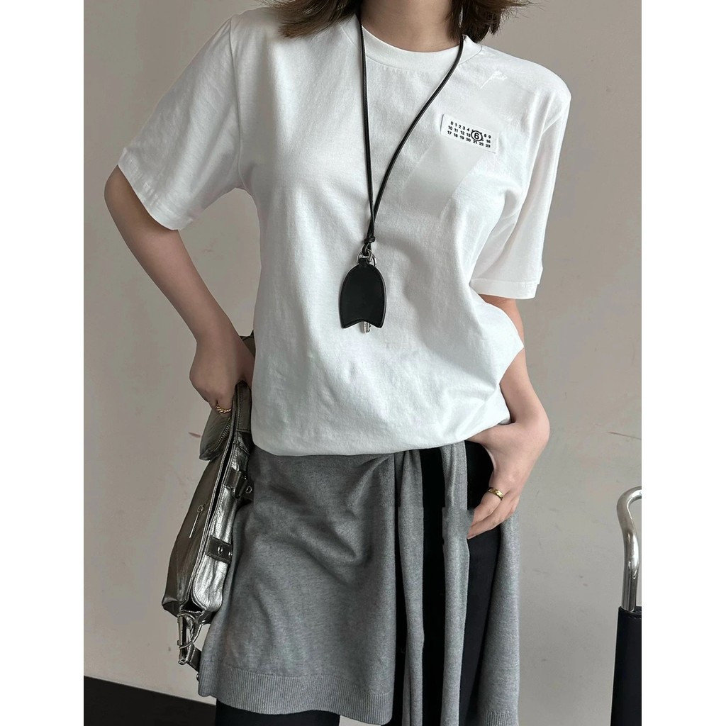 Maison Margiela MM6 เสื้อยืดแขนสั้น ผู้ชายและผู้หญิง แบบเรียบง่าย พื้นฐาน สำหรับฤดูใบไม้ผลิและฤดูใบไ