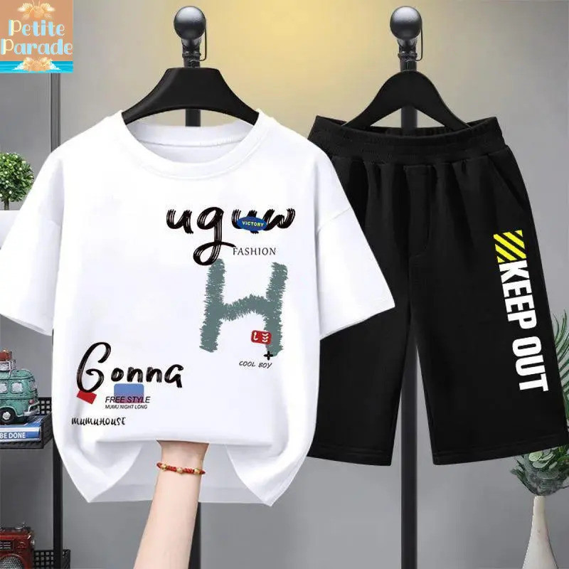 【PetiteParade】COD [HOT]ชุดเด็กผู้ชาย แฟชั่นฤดูร้อน แขนสั้น เสื้อผ้าเด็ก เหมาะสำหรับเด็กขนาดกลางและขนาดใหญ่ เสื้อผ้าหน้าร