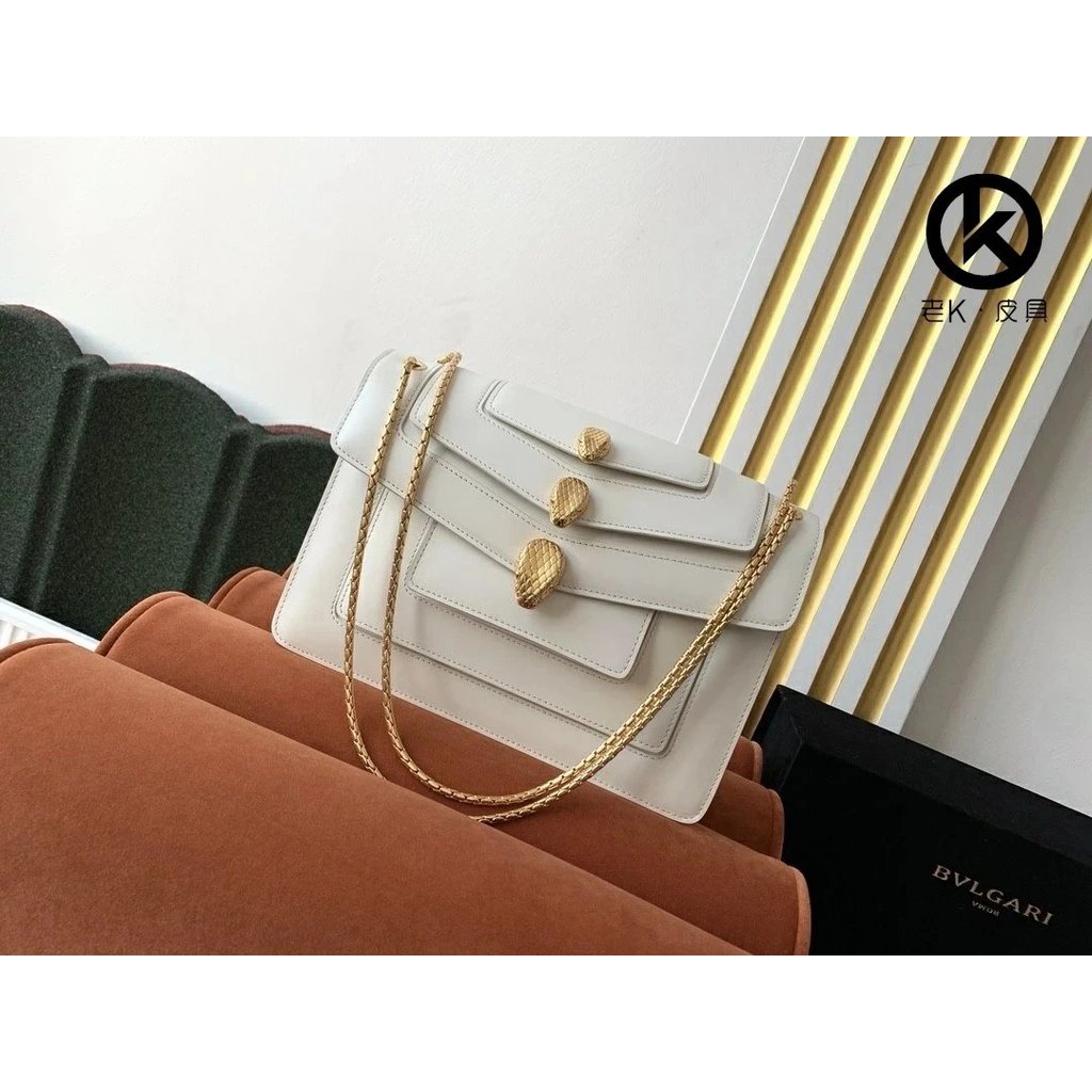 กระเป๋า Bulgaria สำหรับคุณแม่ แบบLimited Edition Alexander Wang x Bvlgari ดีไซน์ฝาพับสองชั้นจากหนังว