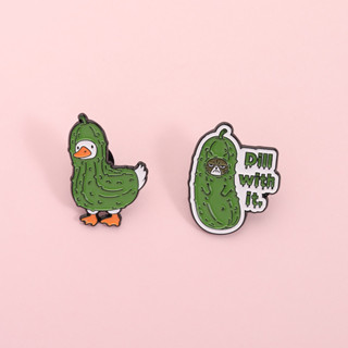 เข็มกลัดและ.BADGE._รูป_Duck_with_Dill_สำหรับเป้สะพายหลัง เป็…