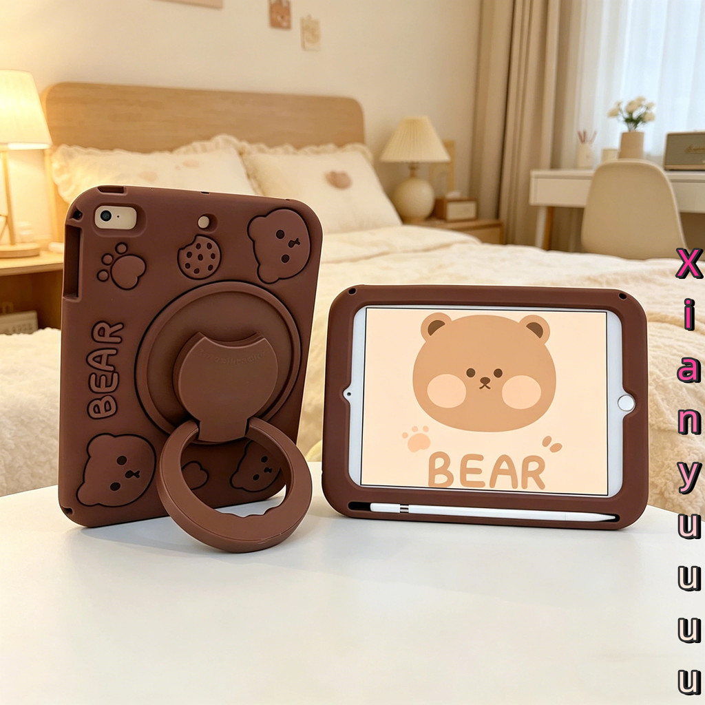 เคสซิลิโคน ไอแพด หมีสีน้ําตาลน่ารัก 360° หมุนขาตั้งดินสอสําหรับ IPad10th Gen12 9th 10.2 นิ้ว Gen12 Pro11 M2 Air4/5 10.9" Mini6/5 Air6/7 Air8 M4 กันกระแทกเด็กกรณี
