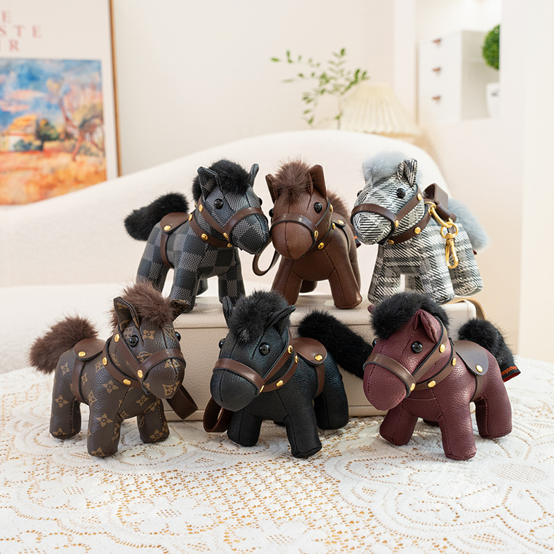 น่ารักหนังศิลปะม้าจี้ตุ๊กตาของเล่นตุ๊กตาพวงกุญแจขน มารยาท กระเป๋านุ่มเสน่ห์รูปสัตว์ของเล่นนุ่ม