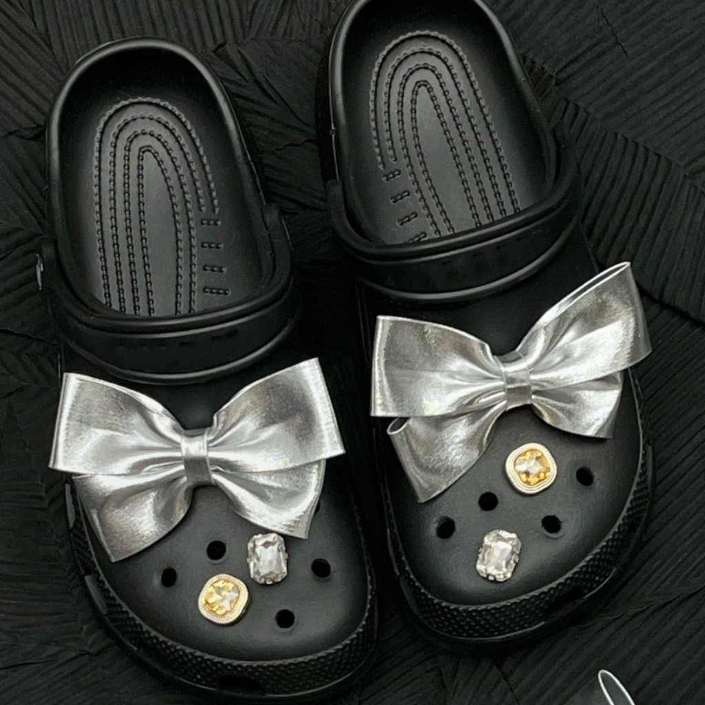 จิ๊บบิทแถบโบว์สีเงิน จิ๊บบิทพลาสติกทรงสี่เหลี่ยม แบบถอดเปลี่ยนง่าย สำหรับCrocs SCLF