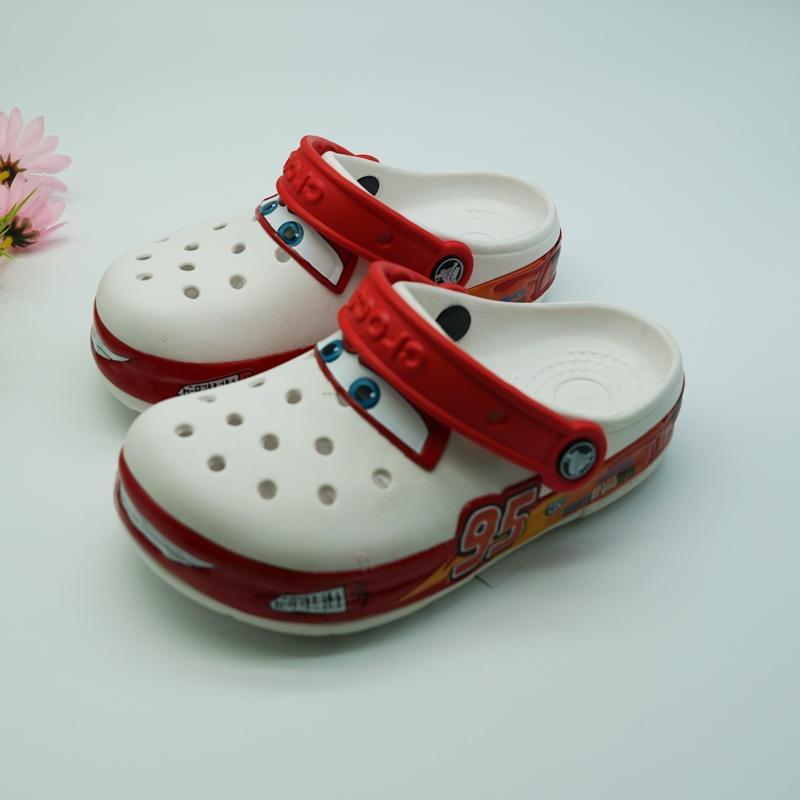 ร้านขายเสื้อผ้าผู้ชาย จินหง✨Crocs Kids Lightning McQueen Classic Clog Crocs รองเท้าแตะเด็กเด็กวัยหัด