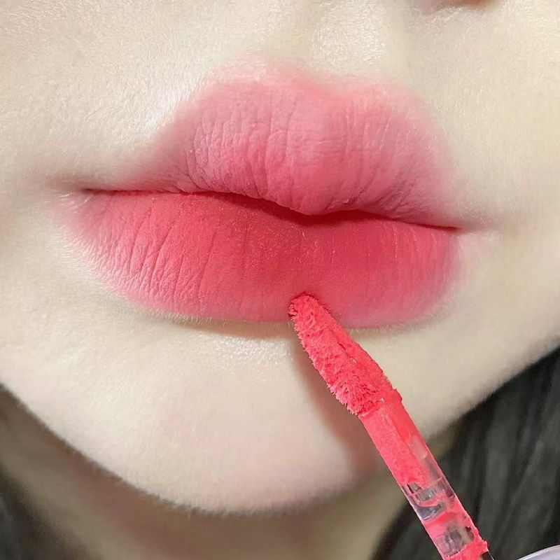 [ขายดี] Dream Tulip Powder Mud~Limeng Cloudy Lip Mud Matte Velvet Soft Mist Lip Glaze Non-stick Cup 