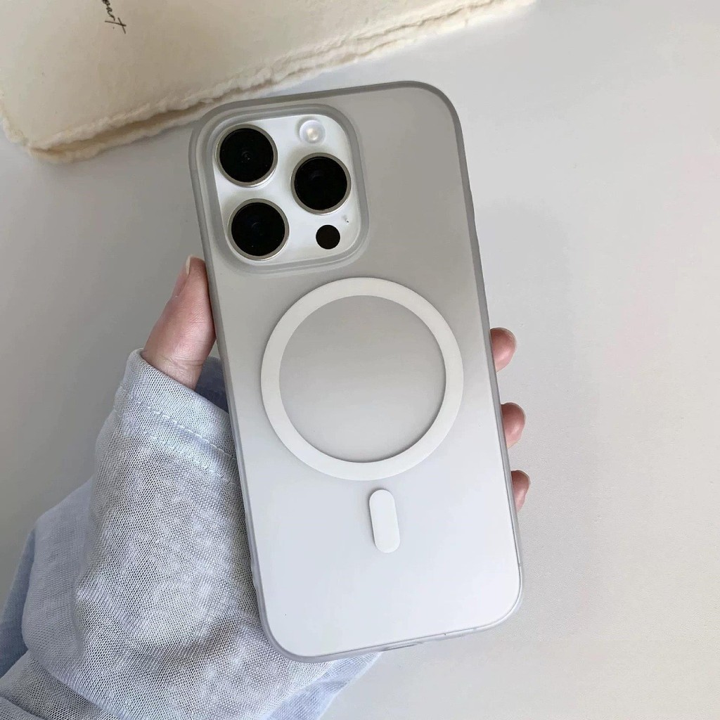 สําหรับ iPhone 17pro max Gradient Color 16 pro Skin Feel Frosted Magnetic Case 15pro Hard Case pc