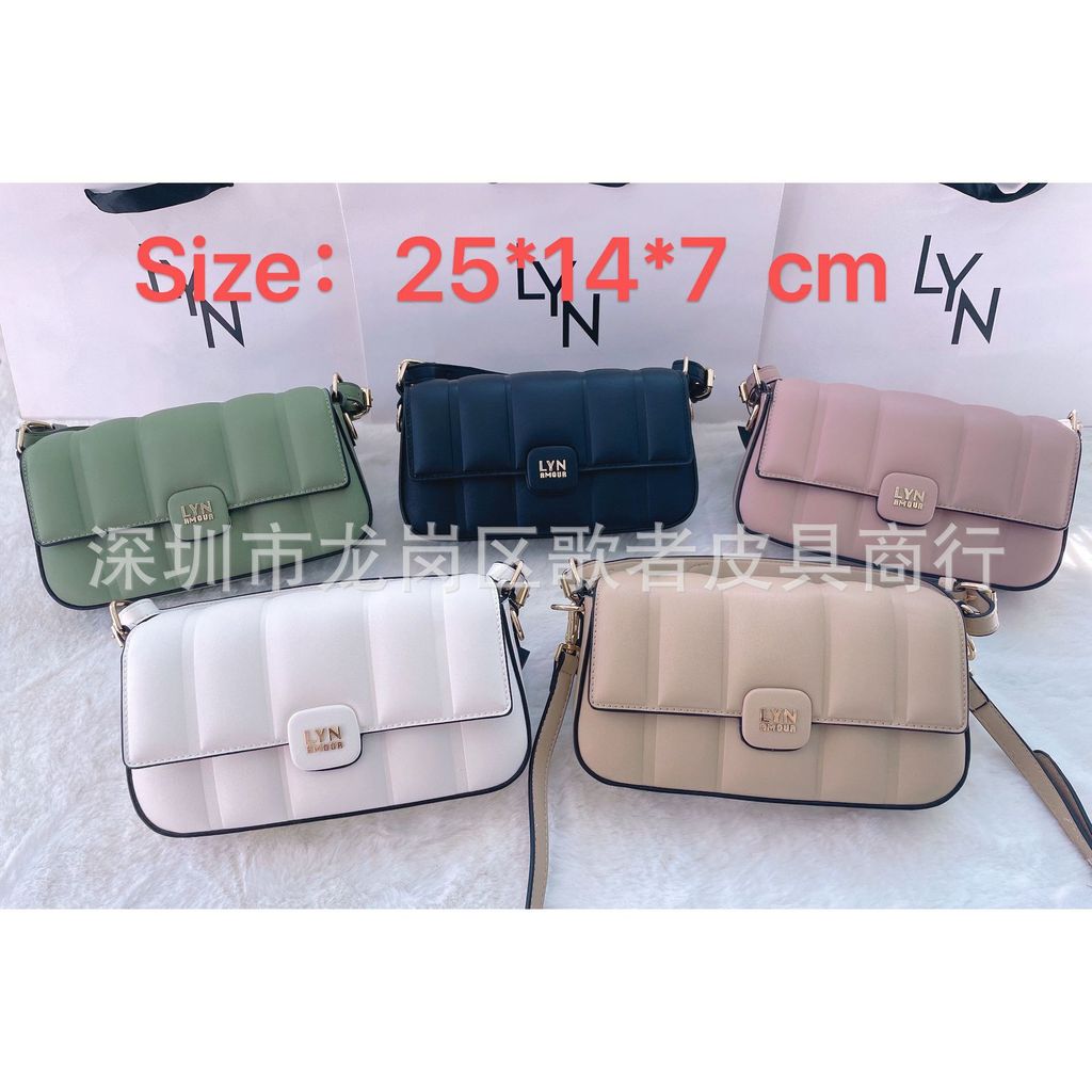 LYN ACCS กระเป๋าสตรี สไตล์ใหม่สำหรับปี 2024 ดีไซน์ลาย Stripe สีทึบ พกพาสะดวก