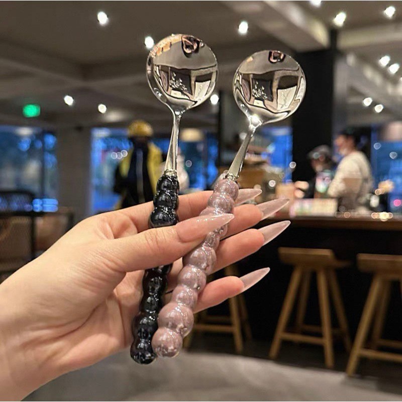 ZJ HOME 😍เก็บเงินปลายDทาง😍 ช้อนคนสแตนเลสด้ามจับมุก ช้อนคนไอศกรีม เค้ก ขนมหวาน อุปกรณ์ครัวบาร์ ชุดช้อนส้อมสำหรับงานปาร์ตี