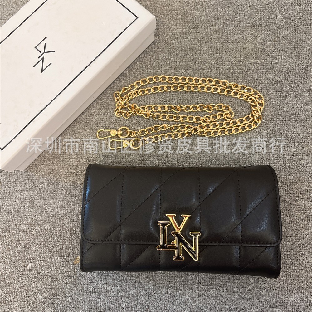 LYN ACCS กระเป๋าสตางค์ยาวแบบโซ่ ออกแบบด้วยศิลปะตัวละคร สวยงามและใช้งานได้จริง