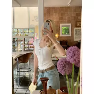 ส่งไวจากไทย เสื้อยืดผู้หญิง คอวีลูกไม้ แขนสั้น สไตล์ไอดอลเกาหลี หวานน่ารัก UMISO