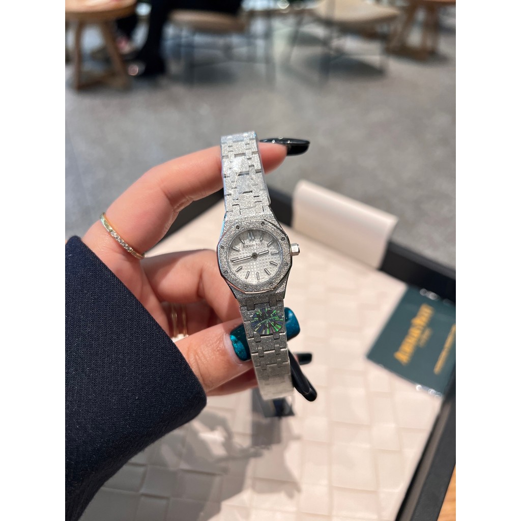 Frost Shell Quartz Ladies Small Dial Steel Band Watch 23mm