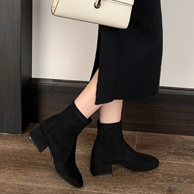 รองเท้าแฟชั่นสีดำส้นหนา ทรงท่อสั้นแขน สไตล์ใหม่สำหรับฤดูใบไม้ร่วงและหนาว ใส่ได้ทุกวัน มีความทนทานและกันลื่น - รูปที่ 4