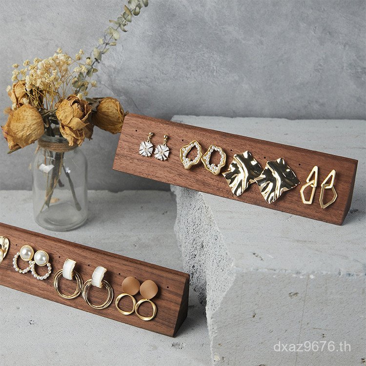 วอลนัทยิงบล็อกไม้ต่างหูชั้นวางจอแสดงผลเครื่องประดับสามเหลี่ยมการจัดเก็บแสดงอุปกรณ์ประกอบฉากที่เรียบง