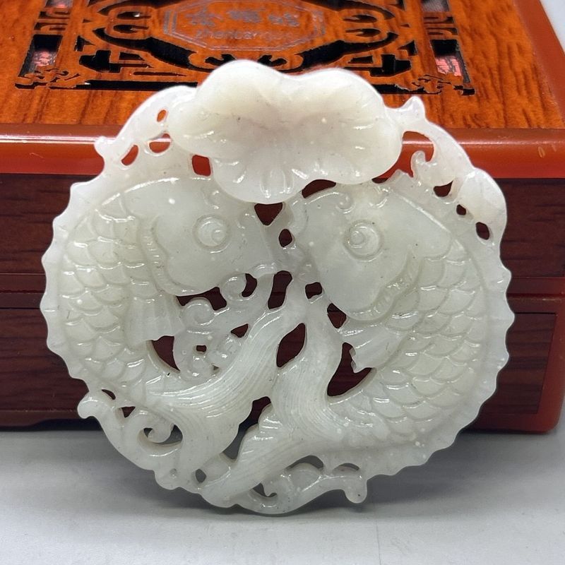 Wealthy Peace Jade ยี่ห้อโบราณ Hollow จี้ Xiuyu หยกราศีมีนแกะสลักจี้ผู้ชายผู้หญิงจี้ Distressed สร้อ
