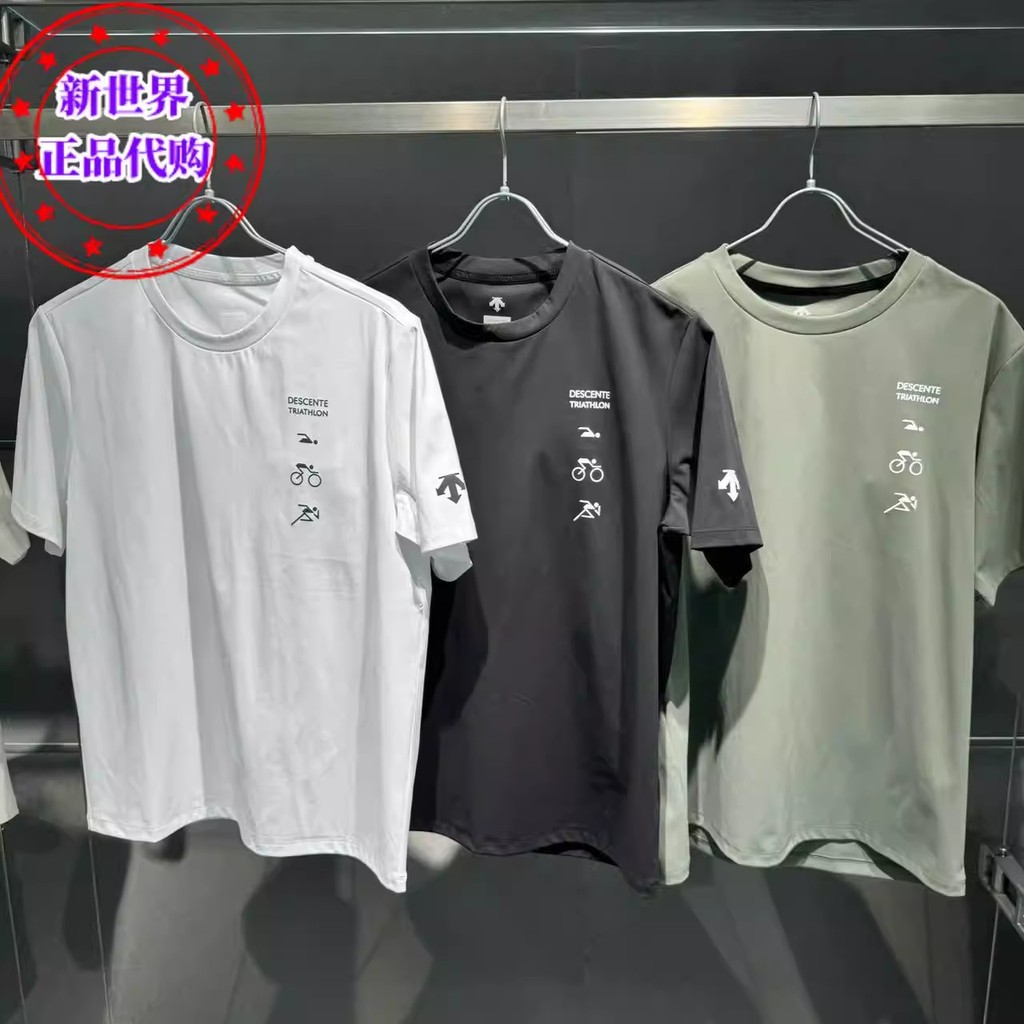 DESCENTE สเวตเชิร์ตแขนสั้นสำหรับผู้ชาย ออกแบบพิมพ์ลายบนผ้าฝ้ายคุณภาพดี รอบคอดีไซน์พิเศษ D5231RTS49