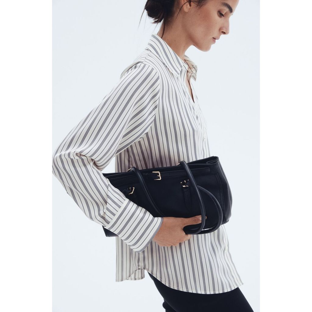 H&M(เอชแอนด์เอ็ม) เสื้อเบลาส์ คอวี Women V-neck blouse 0939703_22