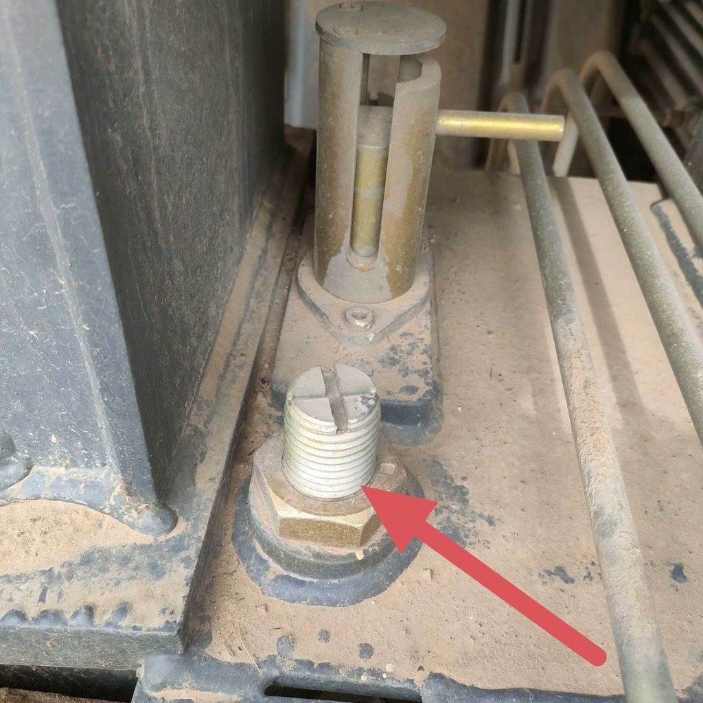 อะไหล่รถเครน XCMG: สลักเกลียวและสกรูไนล่อนสำหรับขาตั้ง รุ่น XCT8/12, XCT2025 K5C