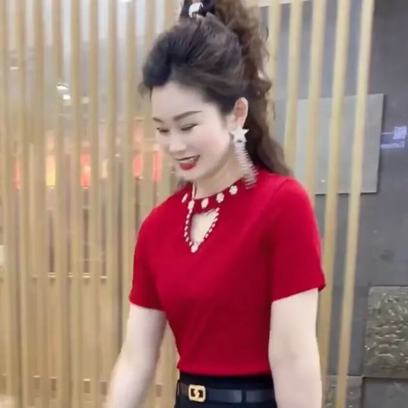 Cod ฤดูร้อนสไตล์ใหม่แขนสั้นเสื้อยืดผู้หญิง Hollow Beaded Design Age-Reduction Feminine Bottoming เสื