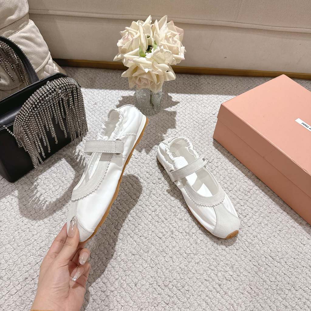 12 GHB4 MIUMI* WOMEN Ballet dancing shoes รองเท้าMIUMI* สำหรับผู้หญิง แบบบัลเล่ต์ กันกระแทกดี ใส่สบา