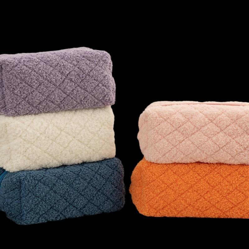 good กระเป๋าแต่งหน้าตุ๊กตาพร้อมที่จับกระเป๋าเดินทางนุ่มกระเป๋าเก็บเครื่องสําอางแบบพกพา Love Print Or