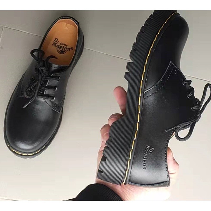Dr. Martens Model 1461 รองเท้าบูทสำหรับผู้หญิง กึ่งกลางสูง