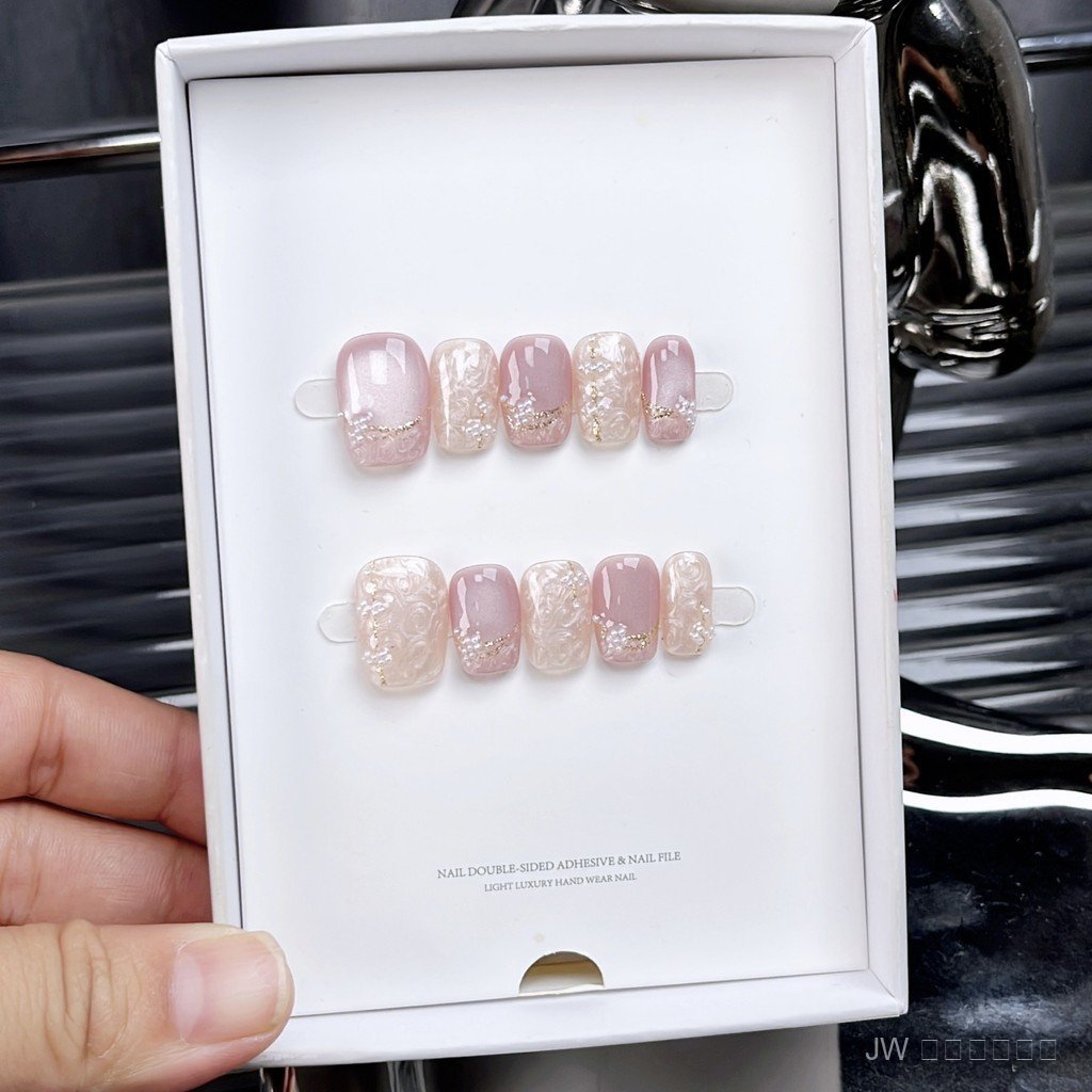อ่อนหวานมีเอกลักษณ์แบบสาวเอเชีย! 🌸 เล็บปลอมแฮนด์เมดลายเกลียวจีนสีชมพู pastel 💖 แววตาแมวเรืองแสงแบบเยลไลท์ ทรงสั้นสง่างาม | ใส่แล้วดูมีคลาสแถมฟรี! กาว+ตะไบ