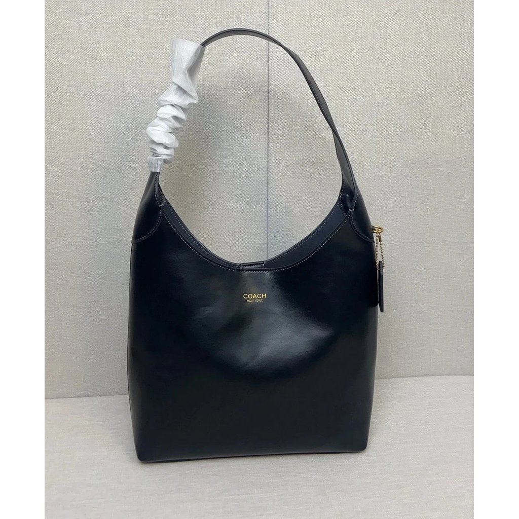 กระเป๋า COACH C Home สไตล์ใหม่ Brooklyn Medium 28 สำหรับสะพายไหล่ และถือเป็น tote bag พร้อมสายรัดรัก