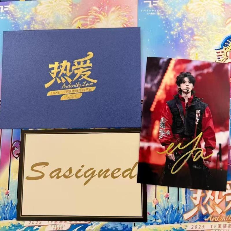TF Family/TF Family Zuohang Autograph Photo Event Live Autograph ของขวัญอย่างเป็นทางการสําหรับแฟนเพื