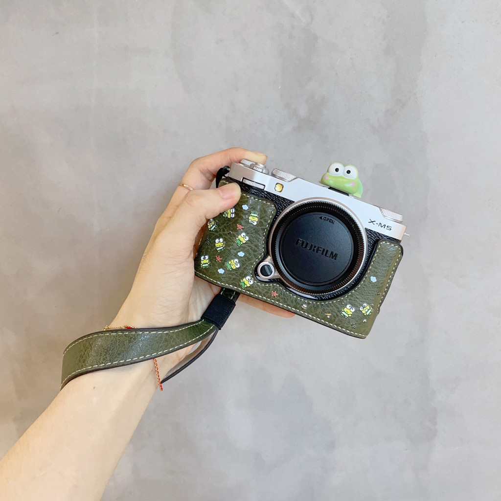 การ์ตูนกบน้อยฐานกล้องสีเขียวเหมาะสําหรับ Fuji XA7/XA10/XA20 หนัง XT30/XT20/XT10 ป้องกันฟรีสายคล้องไห