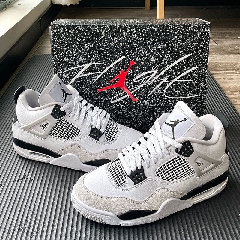 รองเท้าบัสเก็ตบอล AJ4 White Cement ออกแบบมาให้นักเรียนใส่ได้อย่างมั่นใจ มีระบบรองรับการกระแทก เหมาะส