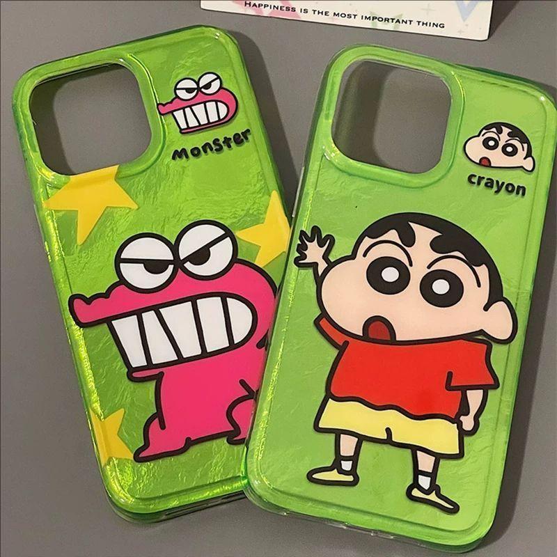 เคสไอโฟน เคส iPhone 17/17 Pro/17 Pro Max 16 15 14 13 12 11 กรอบเลนส์ใหญ่ ลายผ้าใยปีก – ชินจังกับไดโนเสาร์ สุดน่ารัก