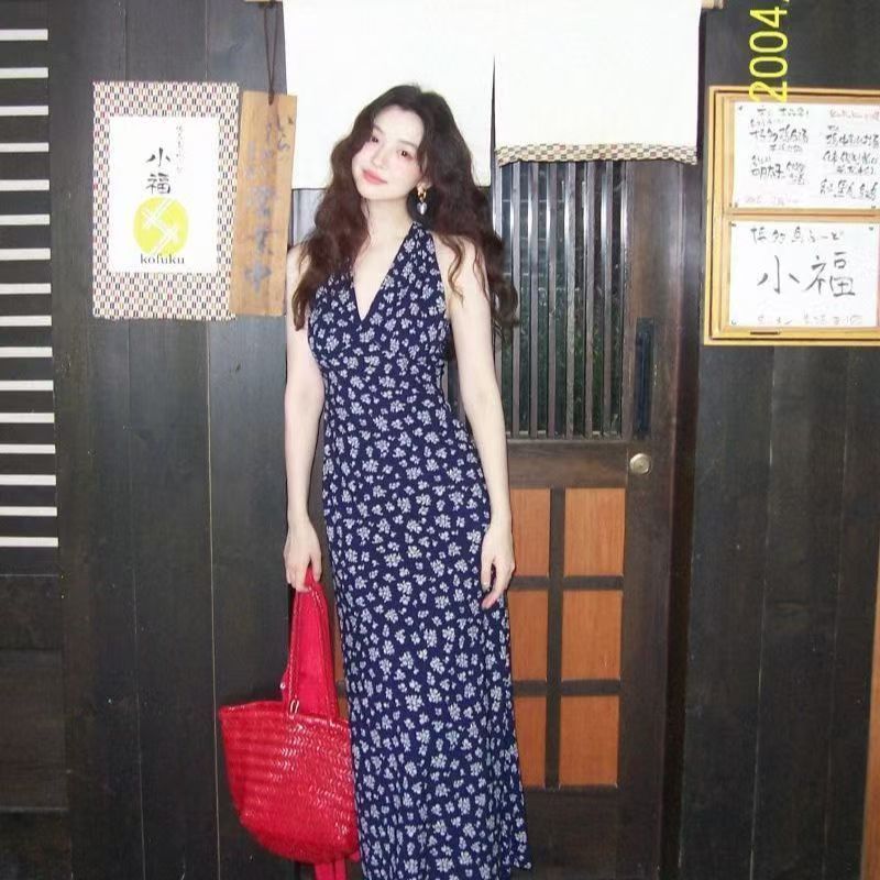 เสื้อกระโปรงทรงเรโทร สำหรับฤดูร้อน สีน้ำเงิน navy blue แบบ halter ลายดอกไม้