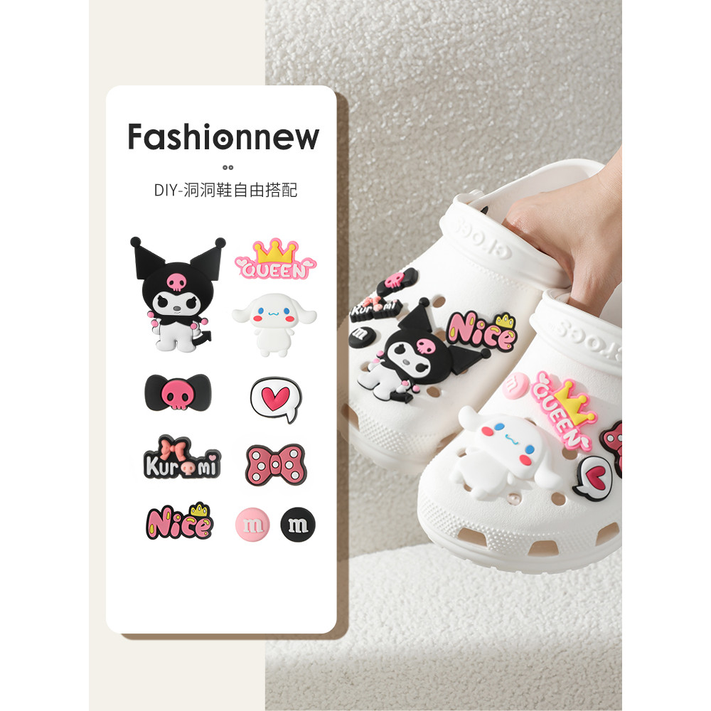 รองเท้าหลุมอุปกรณ์เสริม Kuromi crocs รองเท้าสไตล์ใหม่ดอกไม้ตกแต่ง crocs รองเท้าแตะระดับไฮเอนด์หัวเข็