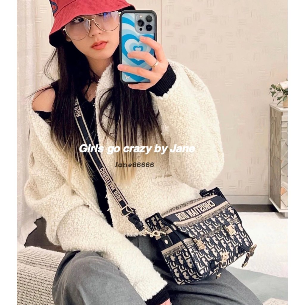 กระเป๋ารถบรรจง.Postman Messenger Bag สไตล์กระโหลกย้อนยุค แบบเดียวกับ Jisoo