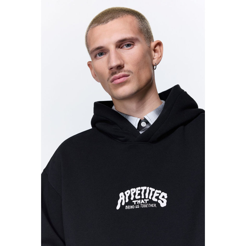 H&M(เอชแอนด์เอ็ม) ฮู้ดดี้พิมพ์ลายทรงสบาย Men Relaxed Fit Printed hoodie 1295890_5